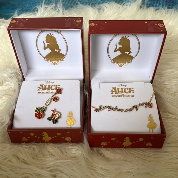 Disney Jewelry - Rock love alice in wonderland necklace earring set
